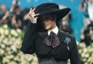 Rihanna’s Baby Bump Debut at the 2025 Met Gala Sparks a Hilarious Social Media Frenzy