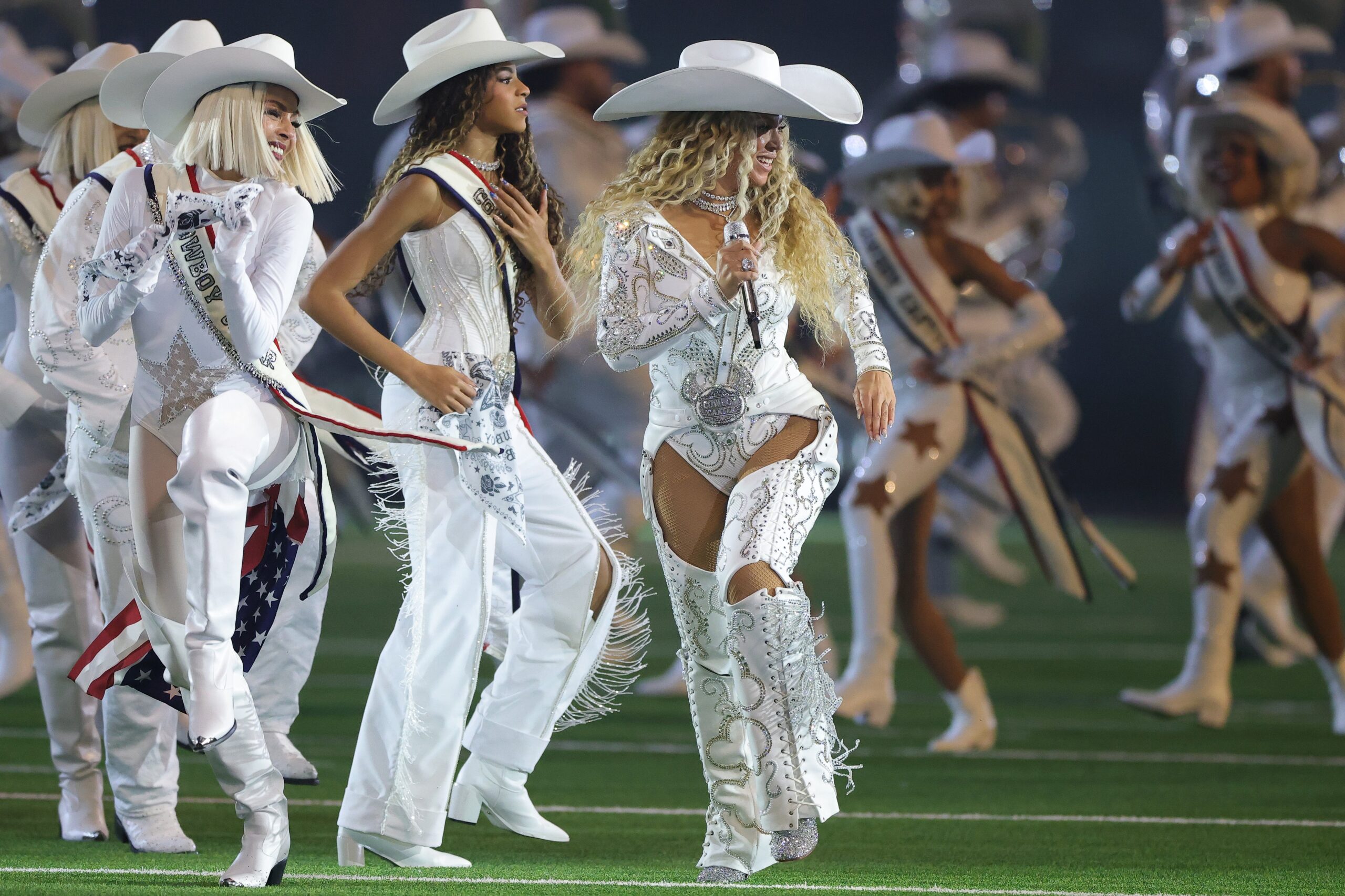 HOUSTON, TEXAS - DECEMBER 25: Beyoncé performs with daughter, Blue Ivy, during the halftime show for the game between the Baltimore Ravens and the Houston Texans at NRG Stadium on December 25, 2024 in Houston, Texas. Photo: Getty Images Alex Slitz