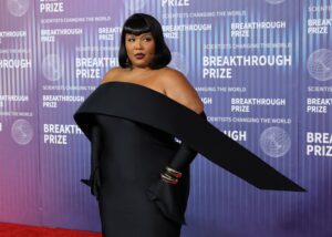 Lizzo Fans React to Singer’s Weight Loss Journey