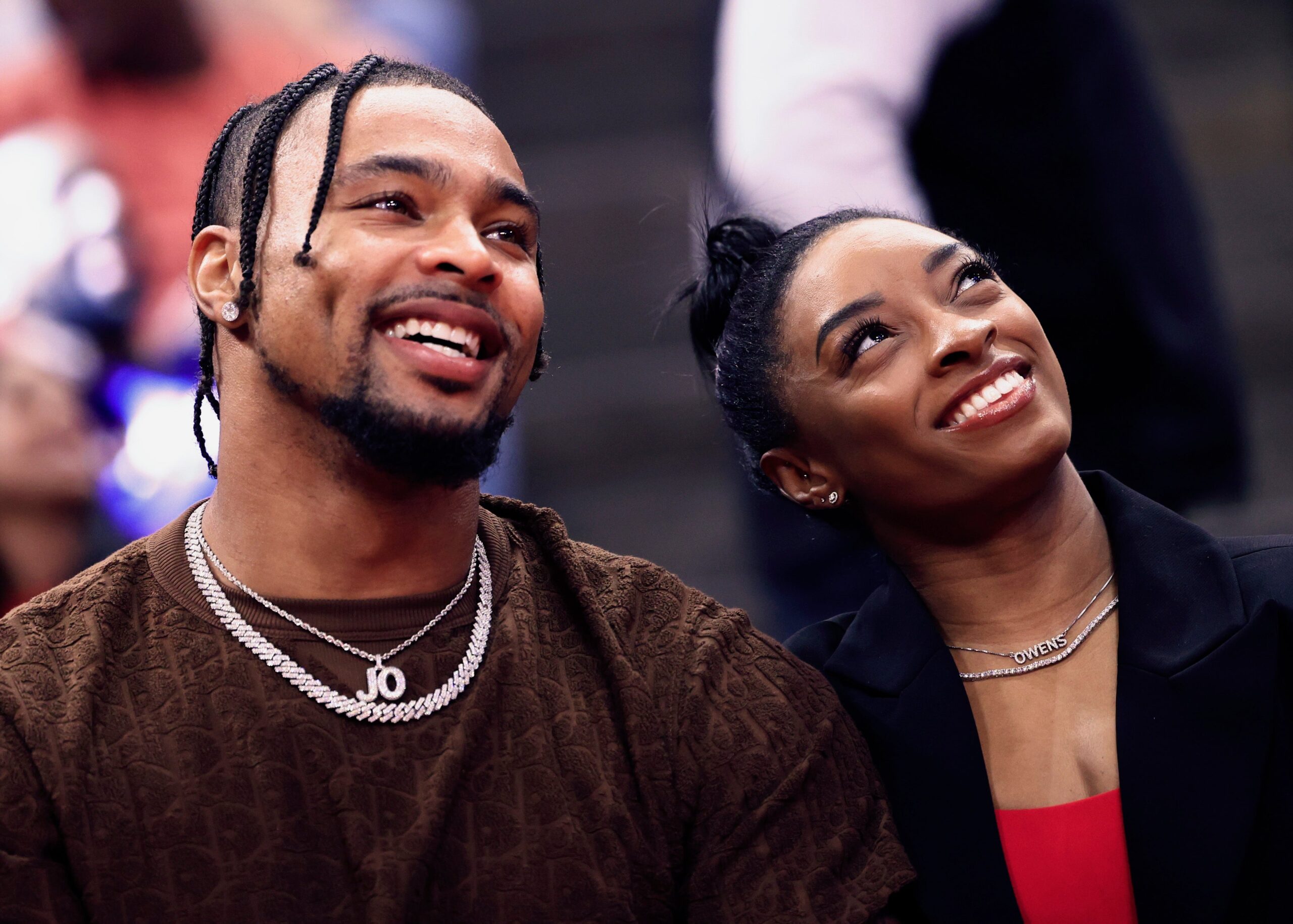 Simone Biles and Jonathan Owens attend a game between the Houston Rockets and the Los Angeles Lakers at Toyota Center on January 29, 2024 in Houston, Texas. Photo: Getty Images Carmen Mandato