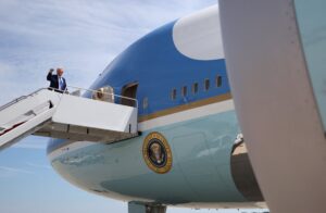 Why Obama Could’ve Never Gotten Away With Accepting a $400 Million Jet as a Gift Like Trump