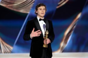 Mother of Dahmer Victim Takes Issue With Evan Peters’ Golden Globes Win