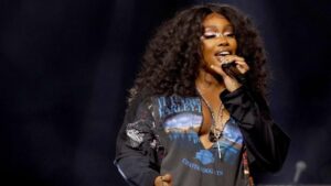 Why Has SZA’s SOS Continued To Resonate With So Many Fans?