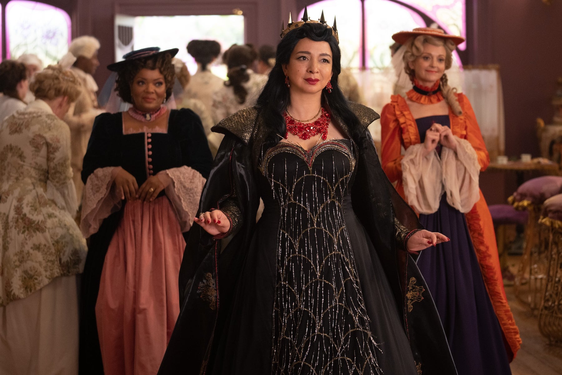 (L-R): Yvette Nicole Brown as Rosaleen, Maya Rudolph as Malvina Monroe, Jayma Mays as Ruby in Disney’s live-action DISENCHANTED. Photo: Jonathan Hession