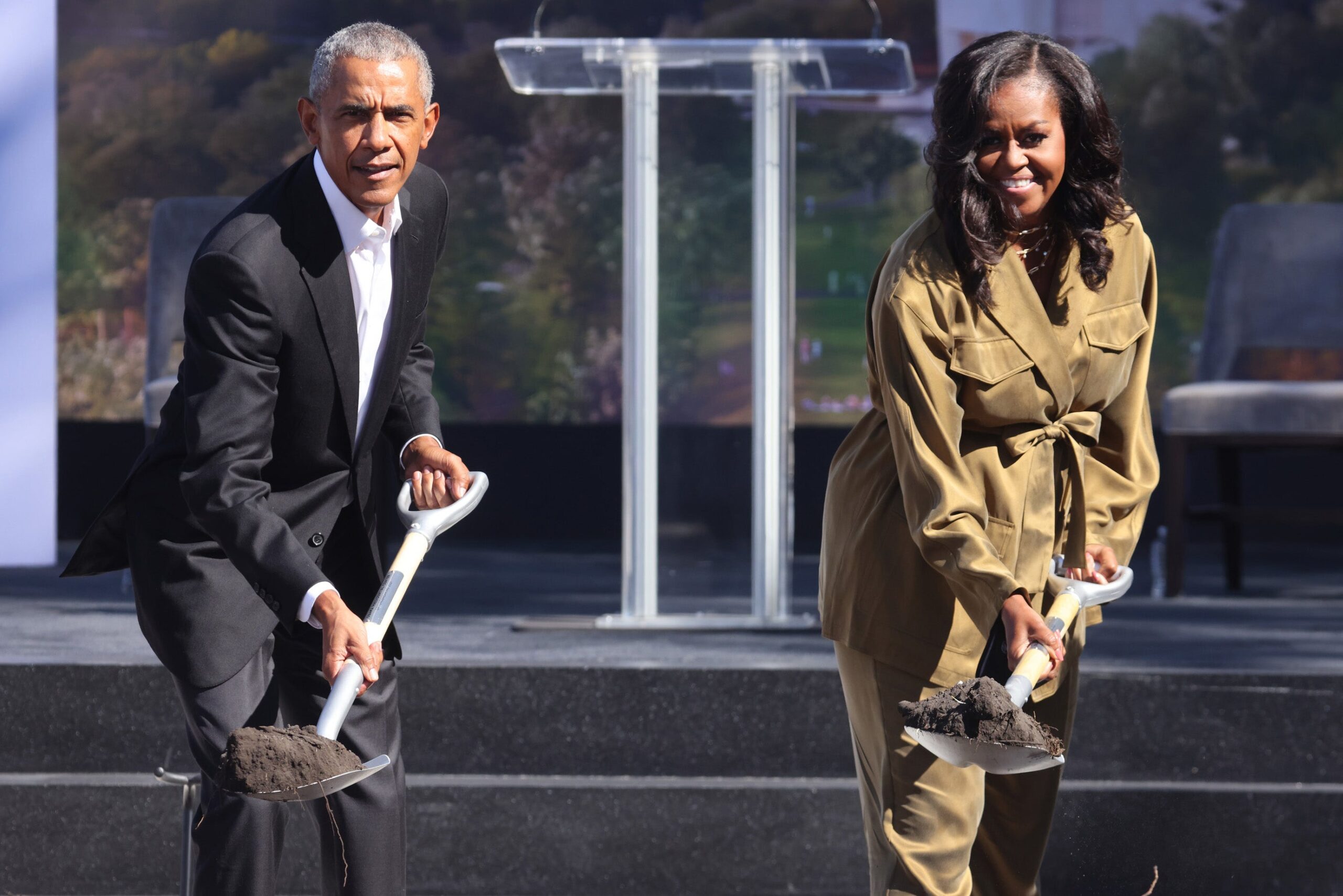 Former U.S. President Barack Obama and former first lady Michelle Obama participate in a ceremonial groundbreaking at the Obama Presidential Center in Jackson Park on September 28, 2021 in Chicago, Illinois. Photo: Getty Images Scott Olson