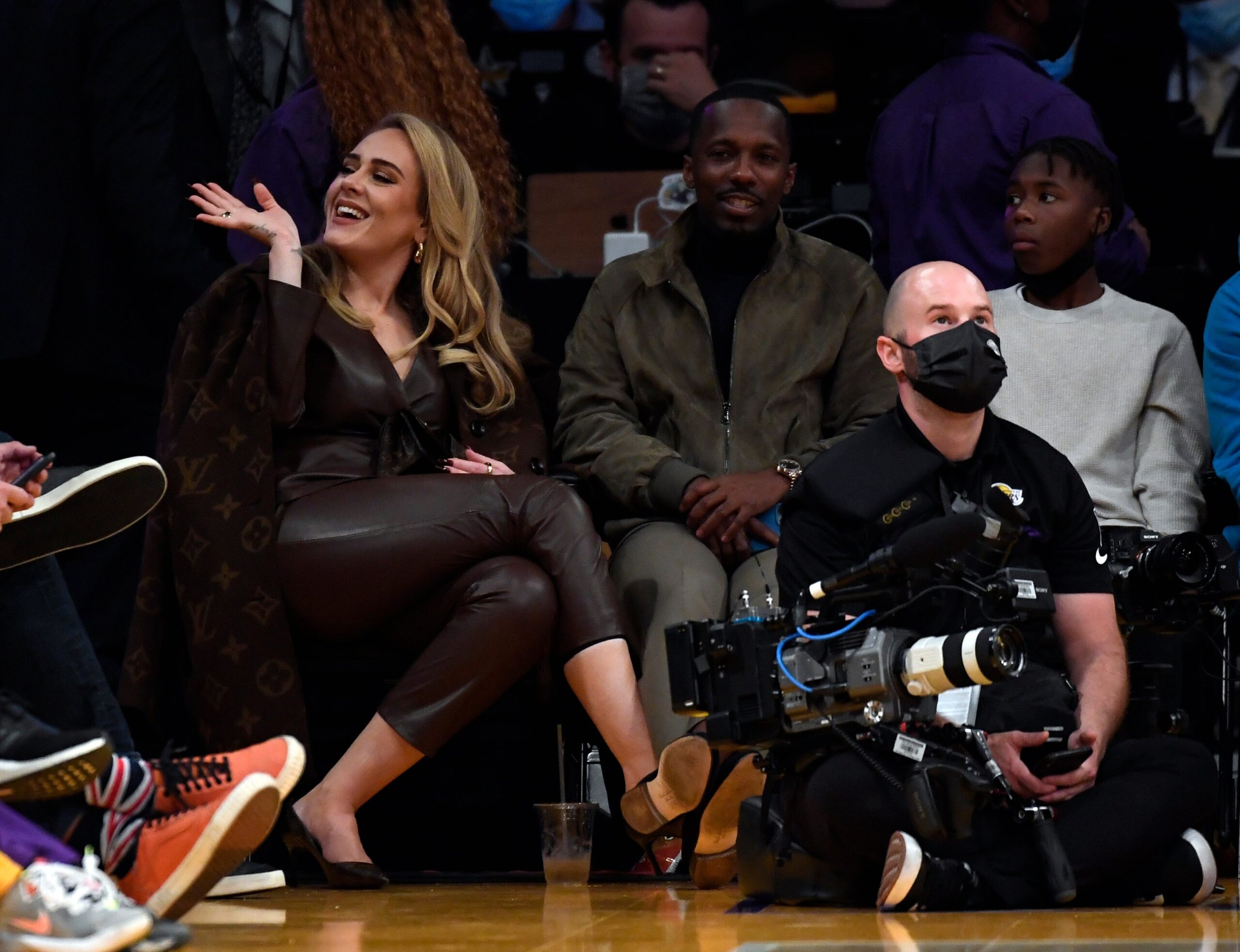 Singer Adele and Rich Paul attend a game between the Los Angeles Lakers and the Golden State Warriors at Staples Center on October 19, 2021 in Los Angeles, California. Photo: Getty Images Kevork Djansezian