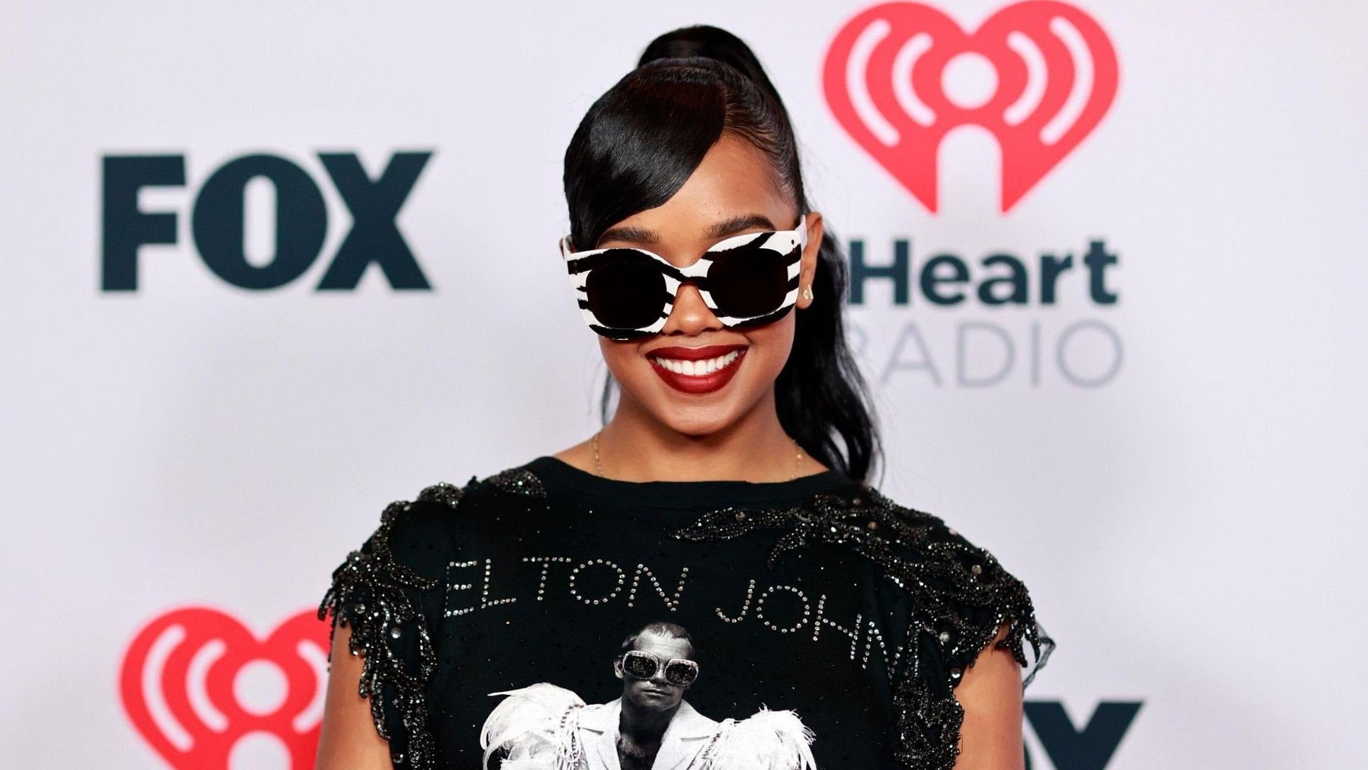 H.E.R. attends the 2021 iHeartRadio Music Awards at The Dolby Theatre in Los Angeles, California on May 27, 2021. Photo: Getty Images Emma McIntyre
