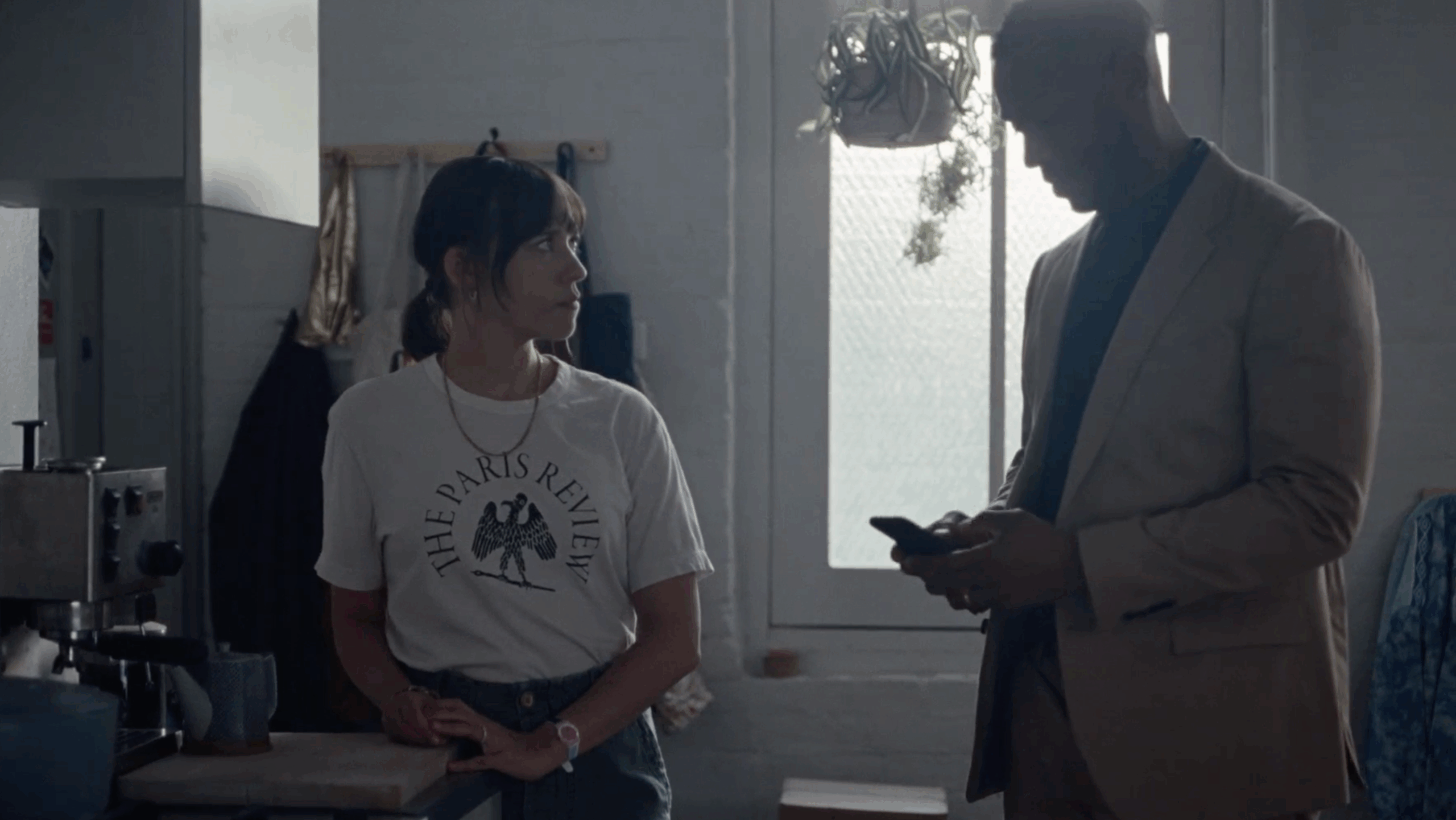 Rashida Jones and Marlon Wayans in On The Rocks (2020) Screenshot: Courtesy of Apple TV+