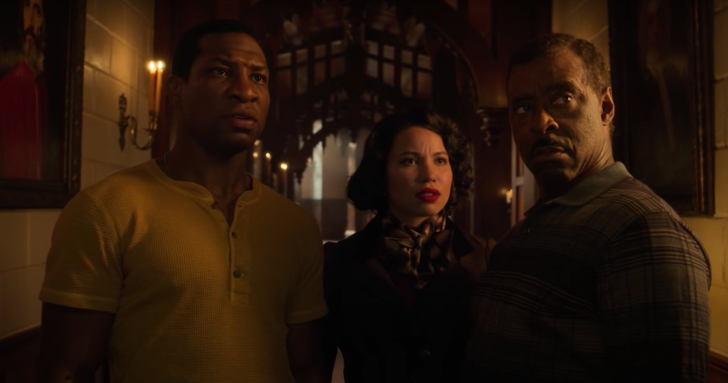 Atticus “Tic” Freeman (Jonathan Majors), left; Letitia “Leti” Lewis (Jurnee Smollett); and “Uncle George” Freeman (Courtney B. Vance) inside the Ardham Lodge. Screenshot: HBO