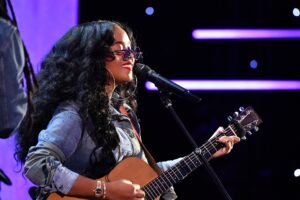 H.E.R. Debuts Chilling New Protest Song, 'I Can't Breathe'