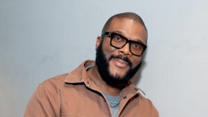 Tyler Perry Presents a $21,000 Tip to Out-of-Work Restaurant Servers in Atlanta