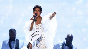 2019 AMAs: Toni Braxton Said She Loved Us Again With a Nostalgic Performance of 'Un-Break My Heart'