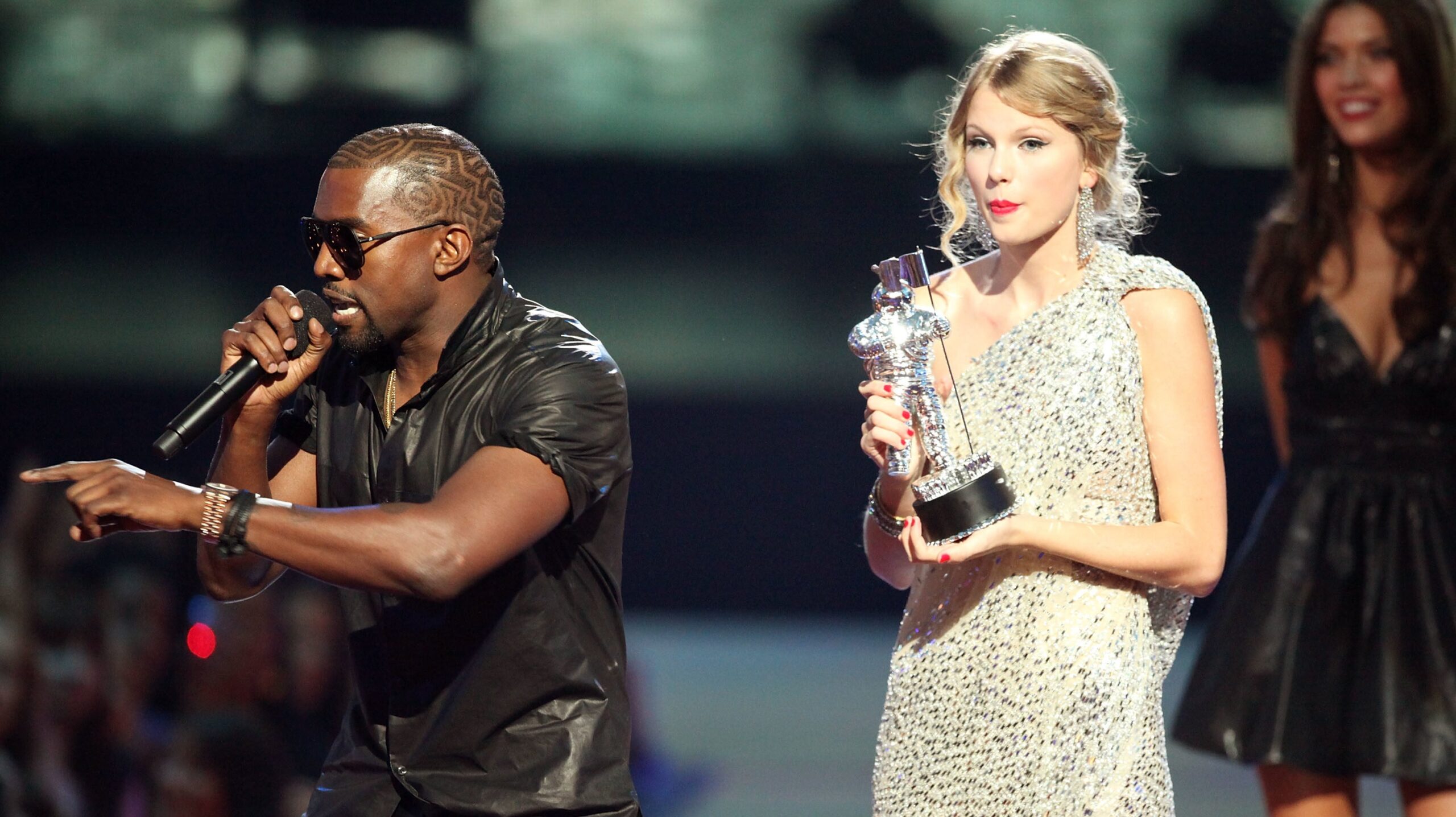 Kanye West (L) jumps onstage after Taylor Swift (C) won the “Best Female Video” award during the 2009 MTV Video Music Awards on September 13, 2009, in New York City. Photo: Getty Images Christopher Polk